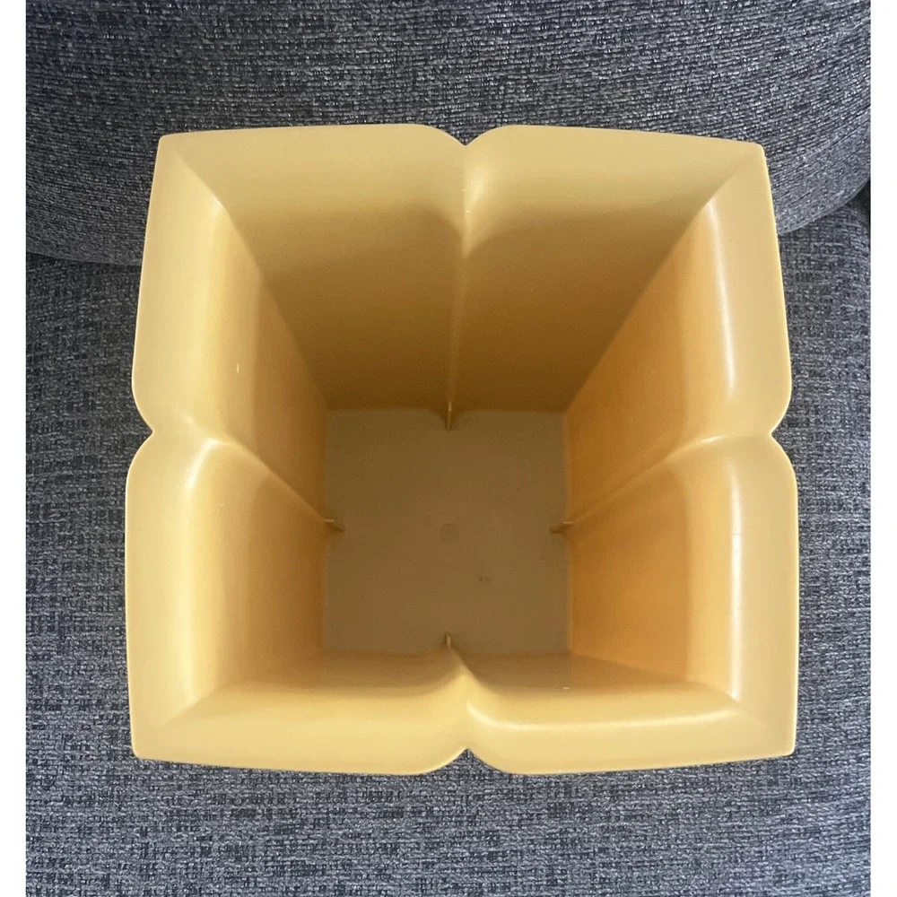 Vintage Rubbermaid 10